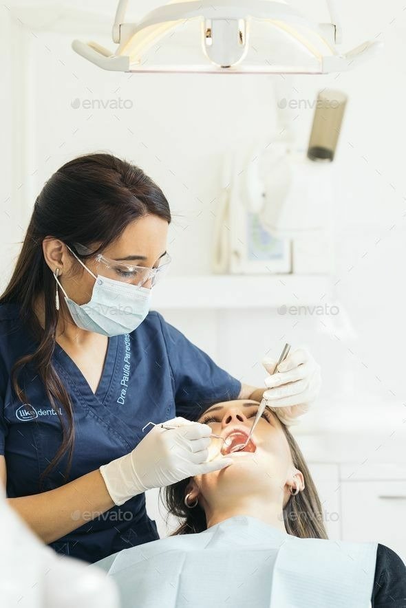 Dr. Sonali Aditya Yelikar performing precision dental clinical treatment